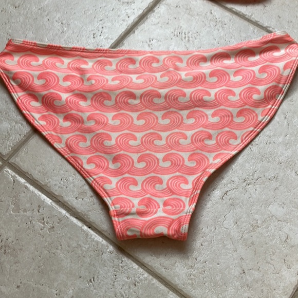 Peach & white wave print Vineyard Vines 2-piece bikini set - Picture 5 of 6